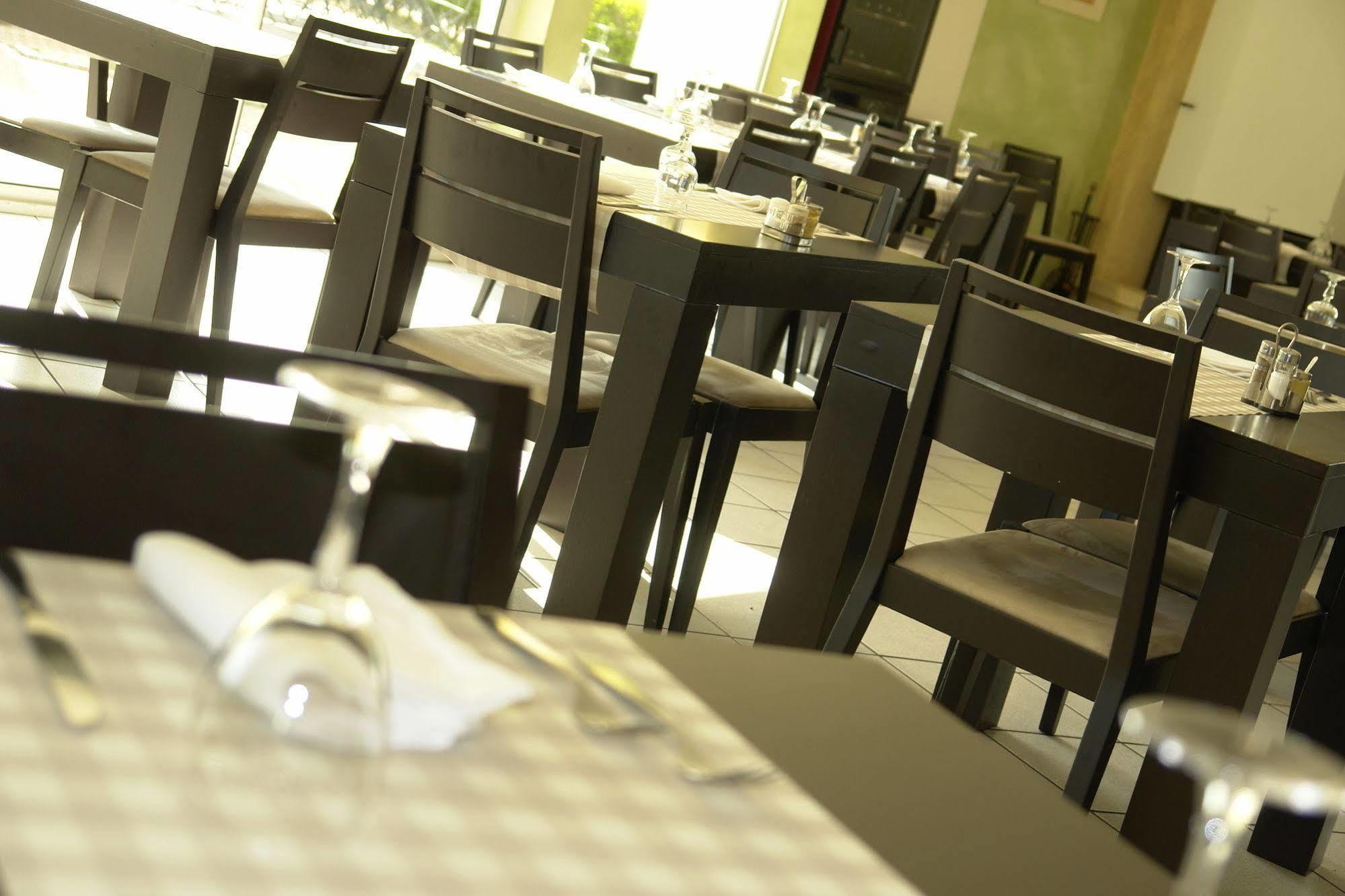 Évreux Brit Hotel La Bonne Etape מראה חיצוני תמונה