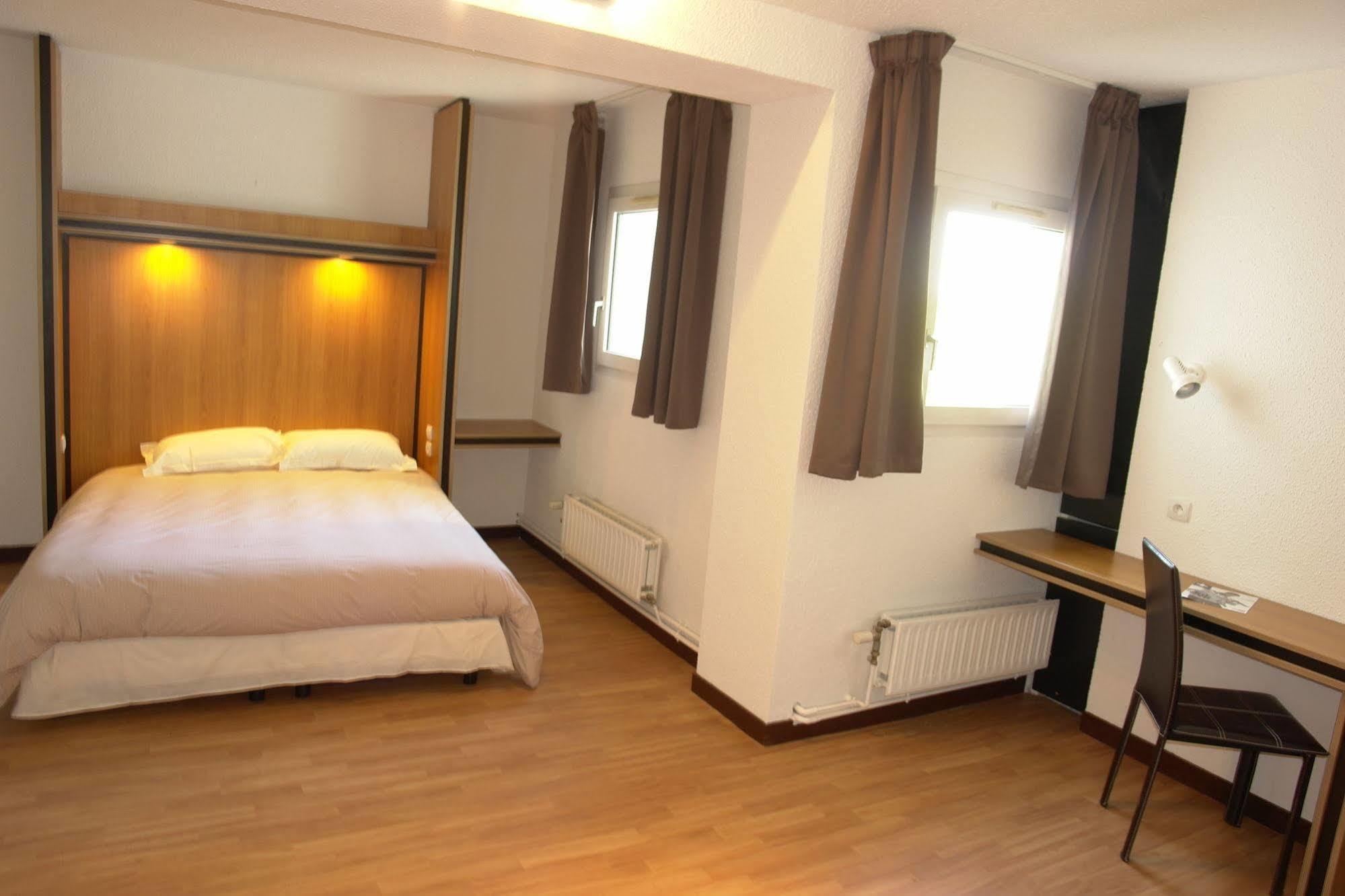 Évreux Brit Hotel La Bonne Etape מראה חיצוני תמונה
